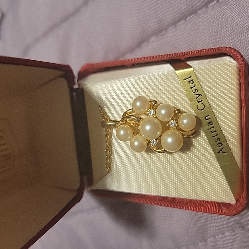 Elegant Gold Pearl Necklace